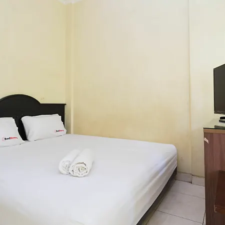 Reddoorz @ Ciracas Hotel